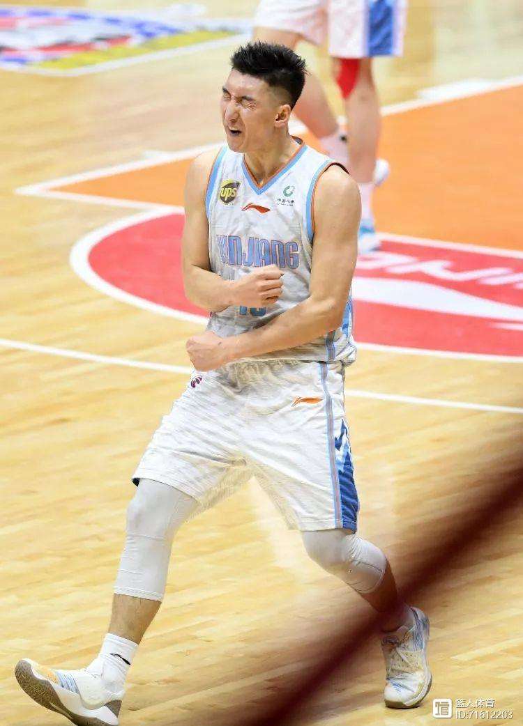 关于孟菲斯灰熊训练开放日；国际比赛日更衣室发声引欢呼；CBA季后赛在即；训练强度明显提升的信息