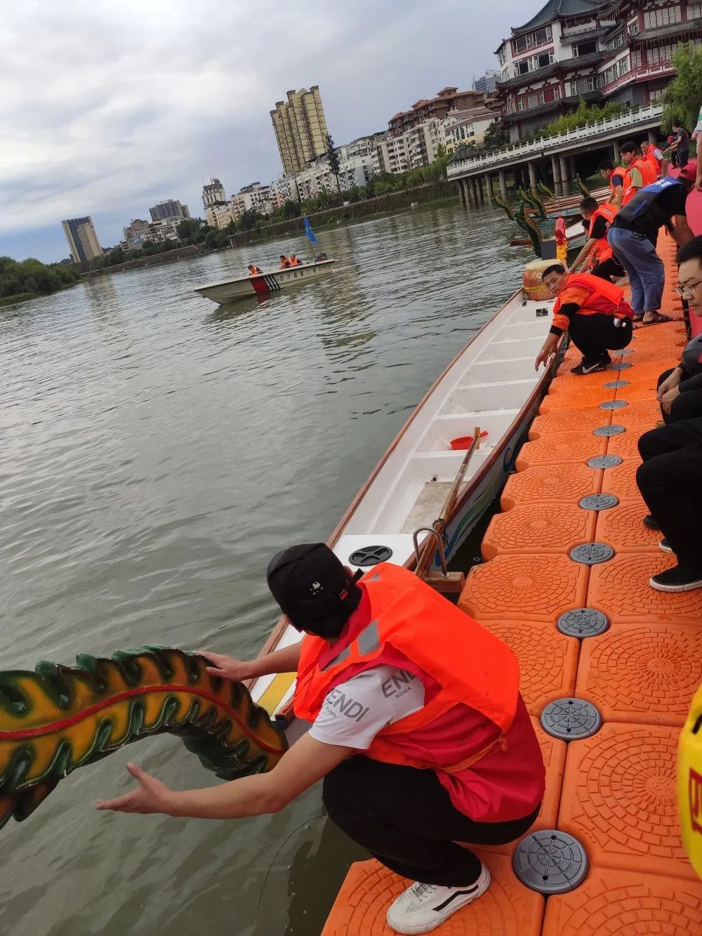 九游体育games-明尼苏达森林狼训练开放日，冲刺阶段远射贴柱引欢呼，法国杯在即，数据趋势出现新变化-九游体育games