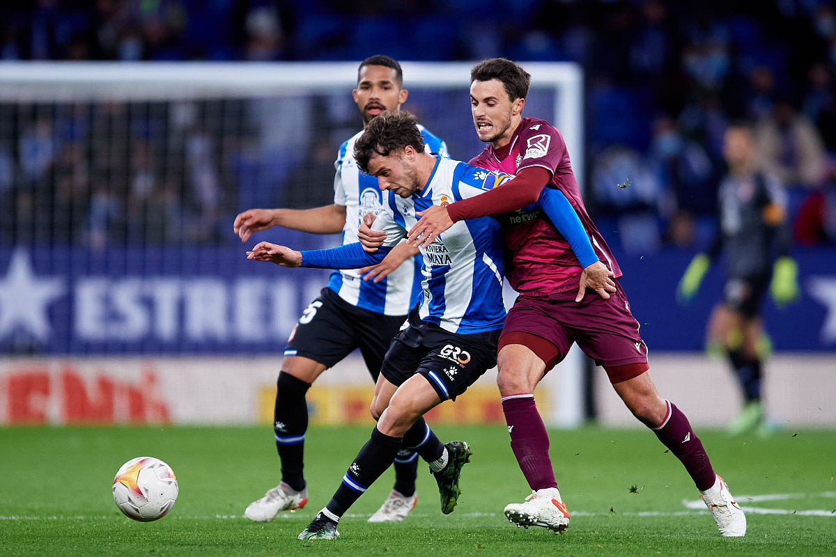 关于从莱比锡造点机会备战欧冠到巴黎圣日耳曼窗口期主帅复盘，塞维利亚再遭质疑备战中超的信息